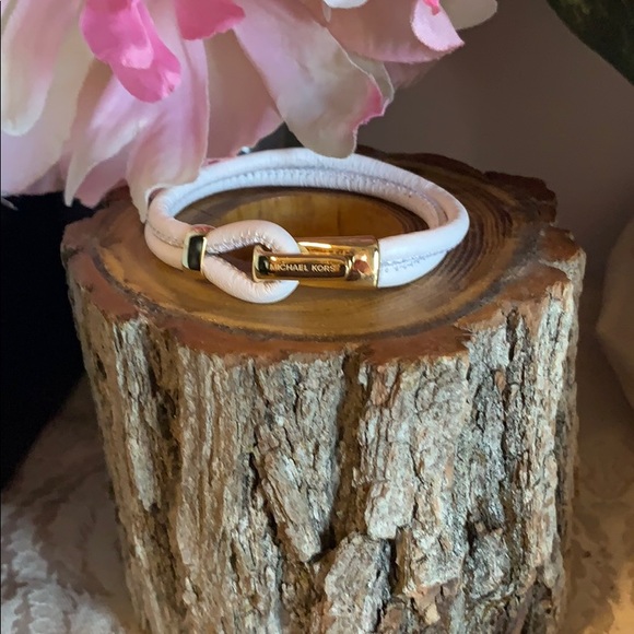 Michael Kors Jewelry - Michael Kors bracelet hook loop leather white gold